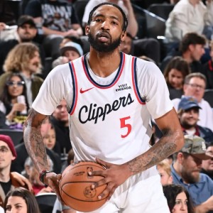 世界杯官方直播入口-进攻端后卫球权防守端疲于奔命，快船锋线大将真是打得太吃力了？